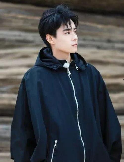 吃瓜胡一天网红,从吃瓜网红到人气明星的蜕变之路