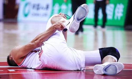 苏群爆料阿联伤势视频,揭秘赛场瞬间，关注球员健康  第3张